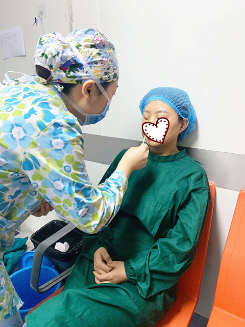 致敬*美逆行者丨援鄂英雄在天津002cc白菜资讯眼科医院摘镜！